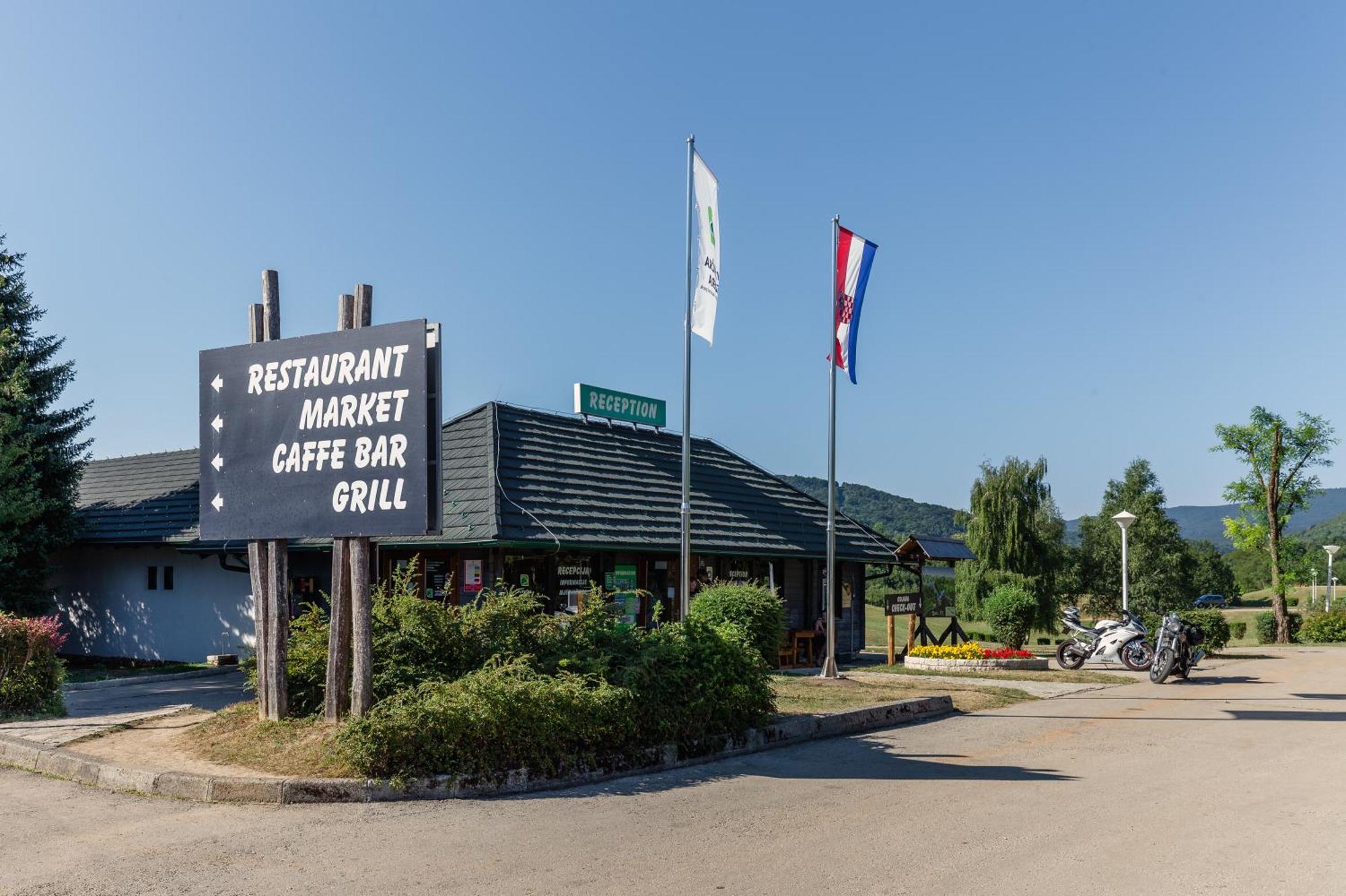 Bungalows Korana - Campsite Korana Селиште-Дрежничко Экстерьер фото